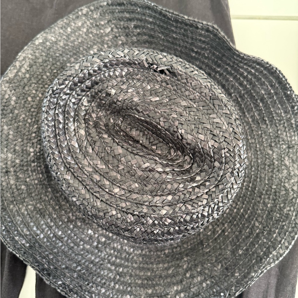 VACAY BUNDLE: Free People Hat, Medium Land n’Sea linen blend pants, L Gap Tee - Picture 9 of 9